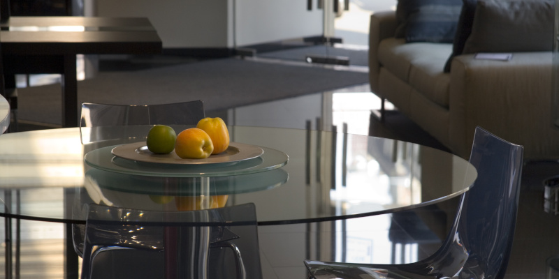 Add Elegance and Durability to Your Furnishings With Table Glass