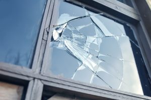 Emergency Window Repair—Dos and Don’ts Emergency Window Repair—Dos and Don’ts